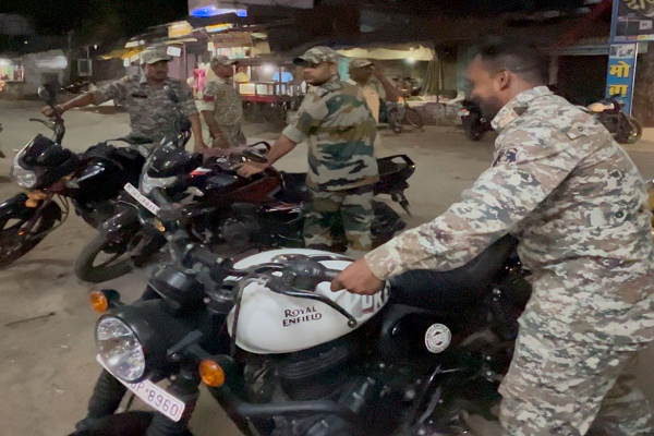कवर्धा शहर में यातायात व्यवस्था सुधारने पुलिस अधीक्षक के निर्देश पर चलाया गया सघन अभियान 