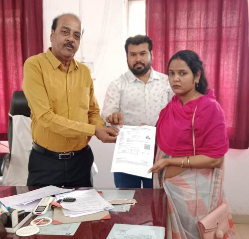 सुशासन तिहार में भारती देवांगन को मिला तत्काल श्रमिक कार्ड
