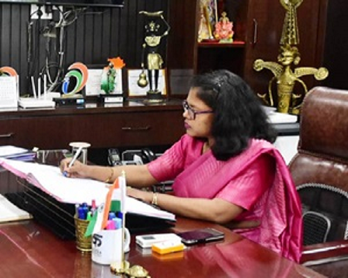 नवपदस्थ कलेक्टर नूपुर राशि पन्ना ने कार्यभार ग्रहण किया