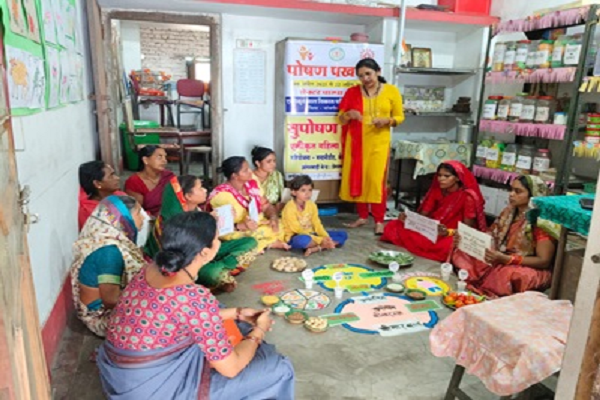 महापौर रामू रोहरा ने पोषण रथ को हरी झंडी दिखाकर किया रवाना