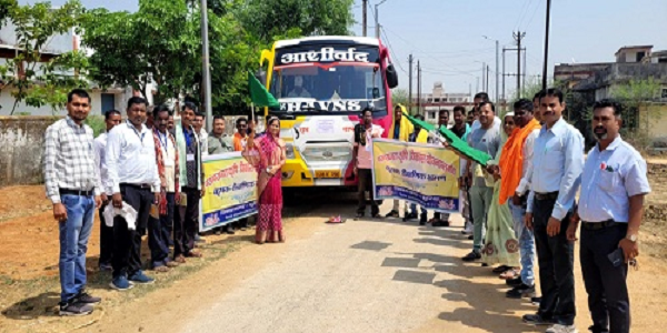 शैक्षणिक कृषक भ्रमण नागपुर के लिए किसान रवाना
