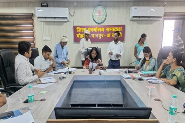 कलेक्टर जनदर्शन में 12 आवेदन प्राप्त, समस्याओं पर त्वरित कार्यवाही के निर्देश