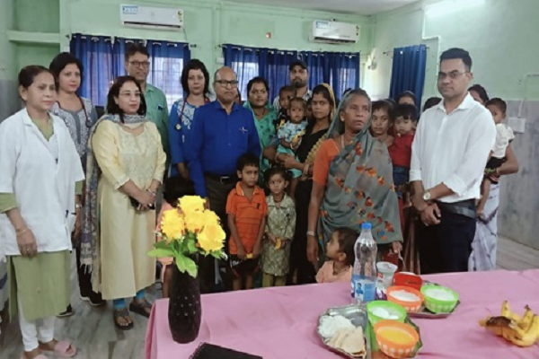 कलेक्टर ने जिला अस्पताल स्थित एनआरसी का किया निरीक्षण