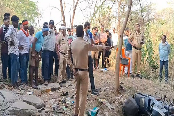 पुल के नीचे मिला शव: हत्या या हादसा? जांच में जुटी पुलिस...