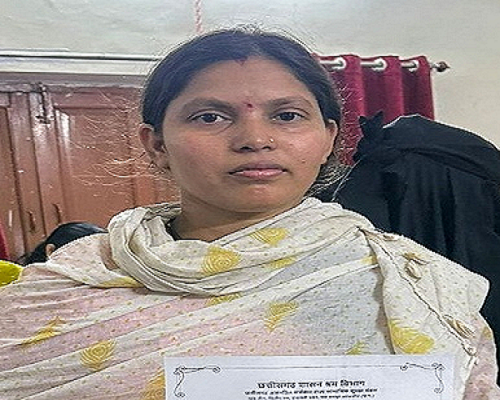 मजदूर कार्ड पाकर खुशी से खिला काव्या बाघ का चेहरा