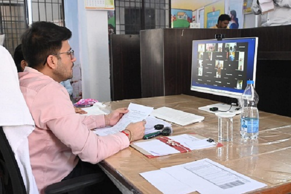 कलेक्टर ने ली नोडल अधिकारियों की ऑनलाइन बैठक
