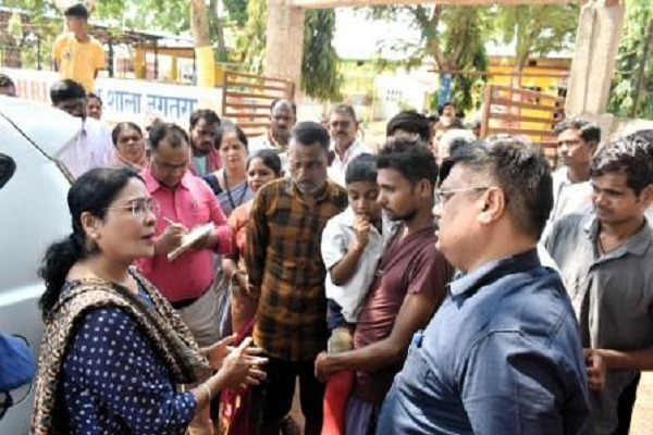 बच्चे गीली मिट्टी के समान होते हैं, शिक्षक, माता-पिता व समाज अपने साधना एवं श्रम से इन्हें मनचाहे आकार दे सकते हैं : कलेक्टर