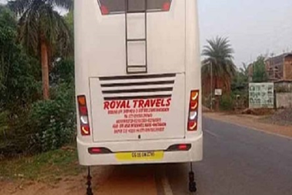 बस के पिछले पहिए की चपेट में आने से महिला की मौत