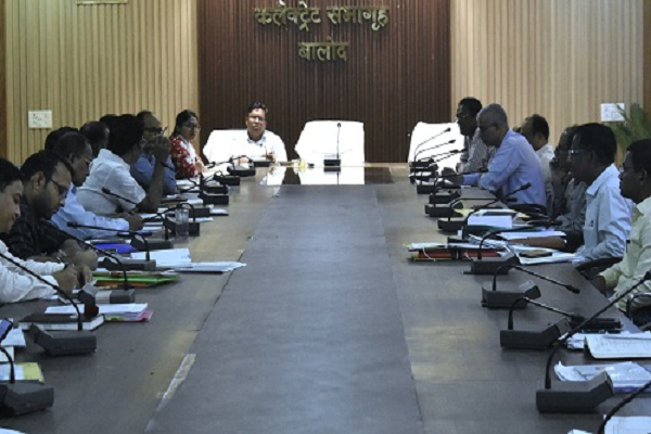 सुशासन तिहार : आवेदनों के गुणवत्तापूर्ण निराकरण के लिए समीक्षा बैठक