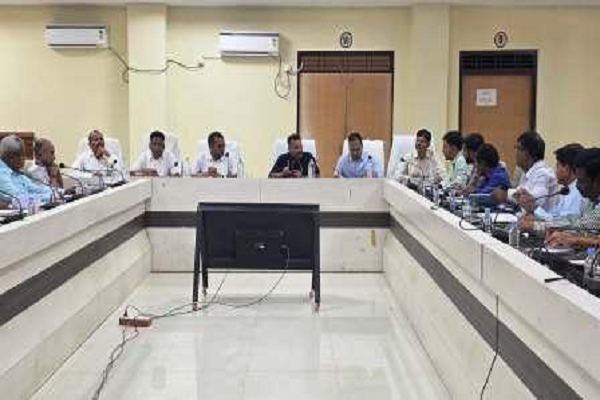 आदिवासी भूमि संरक्षण हेतु कलेक्टर ने जारी किए कड़े निर्देश, पावर ऑफ अटॉर्नी के मामलों में होगी जांच