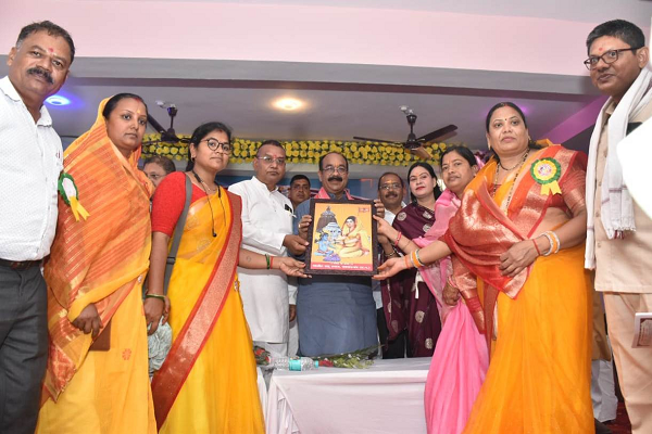  मेहनत एवं ईमानदारी से आगे बढ़ रहा साहू समाज : श्री अरूण साव