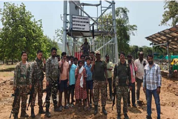 नक्सल प्रभावित ग्राम गुंजेपर्ति में जियो मोबाइल की सुविधाहुई शुरू