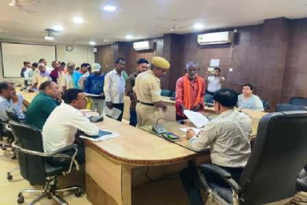 अपर कलेक्टर ने सुनी जनदर्शन में लोगों की समस्याएं, जनदर्शन में प्राप्त हुए 25 आवेदन