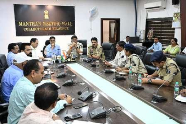 कमिश्नर-आईजी ने की नीट परीक्षा तैयारी की समीक्षा की