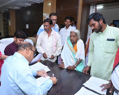 कलेक्टर ने जनदर्शन में सुनी आम नागरिकों की समस्याएं