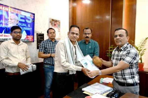 सेवानिवृत्त शासकीय सेवकों को पीपीओ, जीपीओ का किया वितरण