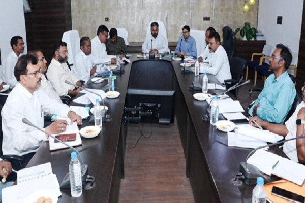 कलेक्टर ने बैठक लेकर अधिकारियों को दिए आवश्यक दिशानिर्देश