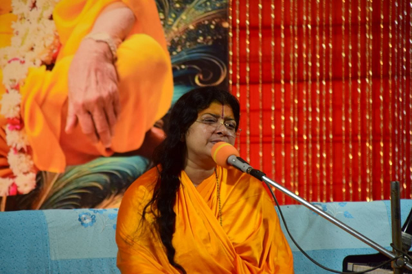 भगवद् कृपा से ही बुद्धि भगवान् को जान सकती है - सुश्री धामेश्वरी देवीजी