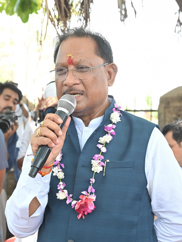 मुख्यमंत्री अचानक पहुंचे बेमेतरा के सहसपुर, लिया ग्रामीणों से सीधा फीडबैक