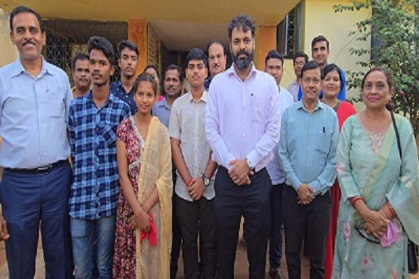 लगातार तीसरे वर्ष कक्षा 10वीं में प्रदेश टॉपर जशपुर से