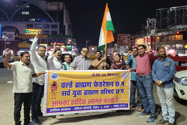 भारत के एयरस्ट्राइक "आपरेशन सिन्दूर" सफलता पर वर्ल्ड ब्राम्हण फेडरेशन ने आतिशबाजी एवं मिठाई वितरण कर खुशी मनायी