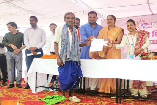 समाधान शिविर में 12 हितग्राहियों को पेंशन योजनाओं से किया गया लाभान्वित