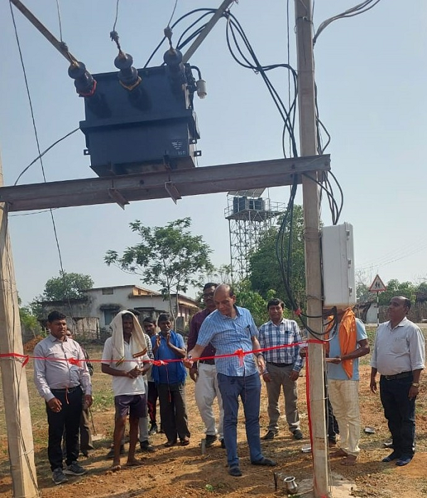  घने वनों में उजाले की खुशी 17 वनग्रामों में पहुंची बिजली