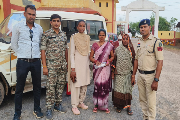 जिला कबीरधाम मानसिक रूप से अस्वस्थ महिला को उपचार हेतु सेन्दरी (बिलासपुर) मानसिक चिकित्सा केंद्र भेजा गया 