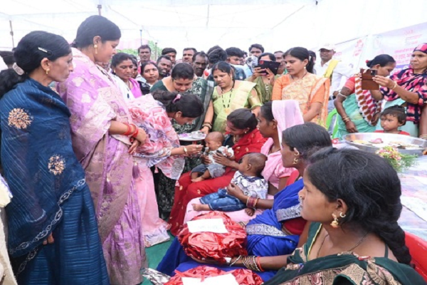 कलेक्टर एवं स्थानीय जनप्रतिनिधियों ने धौराकोट में आयोजित समाधान शिविर में हुए शामिल