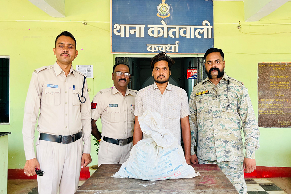 अवैध शराब कारोबार पर कबीरधाम पुलिस की कार्यवाही &mdash; 70 पौवा देशी शराब जब्त, आरोपी गिरफ्तार