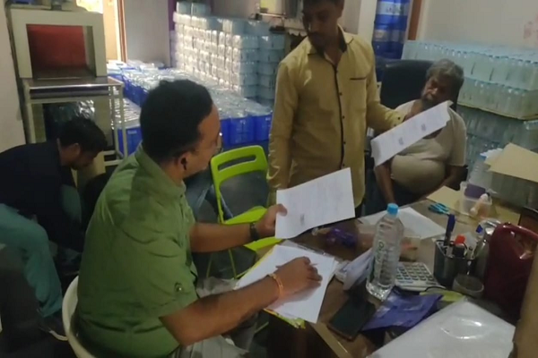  शुद्ध जल के नाम पर बीमारी! बालोद के इस प्लांट में लापरवाही, लोगों की सेहत खतरे में