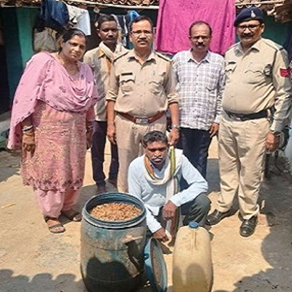 अवैध शराब विक्रेताओं के विरूद्ध की जा रही है लगातार कार्रवाई