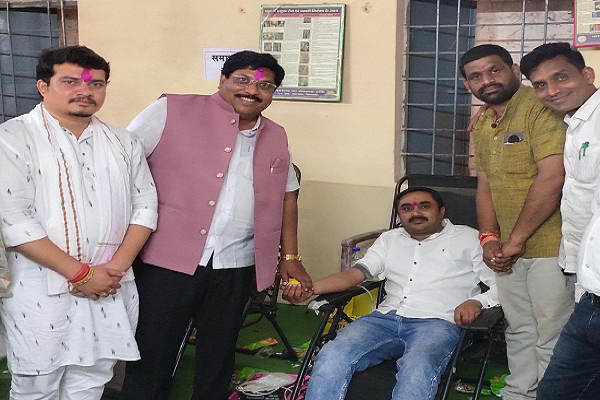  स्वाधीन जैन ने किया 11वीं बार किया रक्तदान