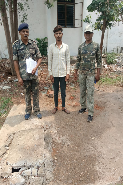  झपटमारी की घटना का खुलासा &ndash; तीनों आरोपी गिरफ्तार, लूटा गया सोना और बाइक बरामद