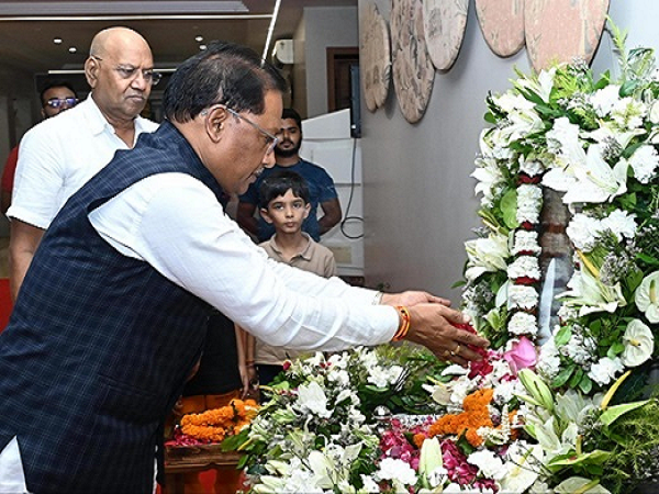 मुख्यमंत्री विष्णु देव साय ने स्वर्गीय रामजीलाल अग्रवाल को दी श्रद्धांजलि