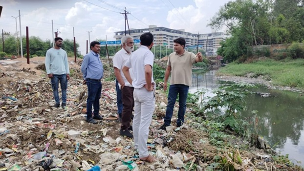 जब्बार नाला सफाई का निरीक्षण, निकासी के लिए पुलिया चौडी करने आवश्यक निर्देश