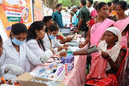 समाधान शिविर में सर्वाधिक आवेदनों के निराकरण के साथ ही हितग्राही हुए लाभान्वित