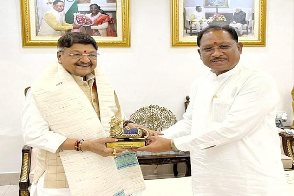  मुख्यमंत्री विष्णुदेव साय से मध्यप्रदेश के कैबिनेट मंत्री श्री कैलाश विजयवर्गीय ने की सौजन्य मुलाकात