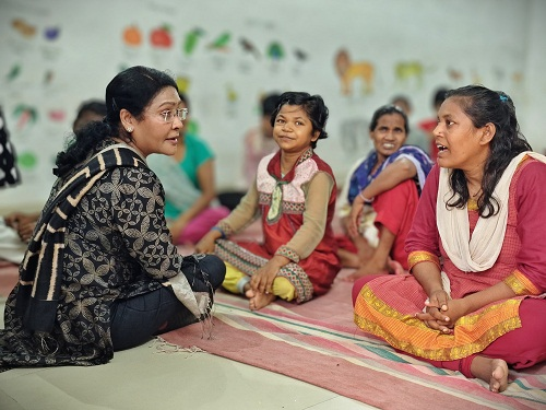 कलेक्टर ने किया वृद्धाश्रम &rsquo;अपना घर&rsquo; एवं घरौंदा आश्रय गृह का निरीक्षण