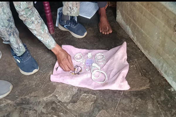 चोरी के प्रकरण में आरोपी गिरफ्तार, आभूषण जप्त &ndash; साइबर टीम एवं थाना सिंहानपुर की संयुक्त कार्रवाई