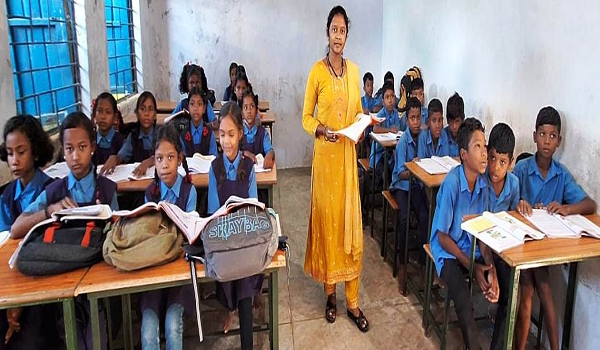 छत्तीसगढ़ में शालाओं और शिक्षकों के युक्तियुक्तकरण से शिक्षा में नया संतुलन 