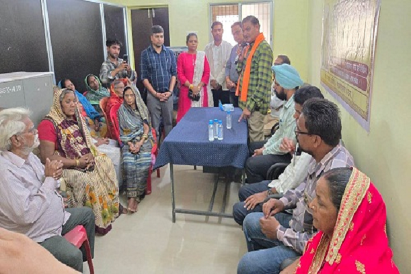 आयुष्मान आरोग्य मंदिर के स्वास्थ्य मेले में दाई-बबा दिवस का हुआ आयोजन