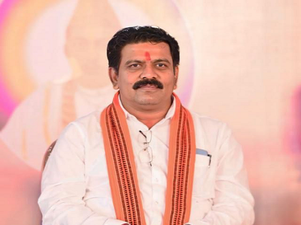 विकसित कृषि संकल्प अभियान : जिला पंचायत अध्यक्ष श्री ईश्वरी साहू ने बेंदरची में किया कृषकों से संवाद, खरीफ फसल की तैयारी पर दी महत्वपूर्ण जानकारी