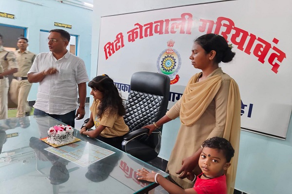  थाने में गूंजा &lsquo;हैप्पी बर्थडे&rsquo;&hellip; दिव्यांग परमेश्वरी का जन्मदिन गरियाबंद पुलिस ने प्रेम और सम्मान के साथ मनाया