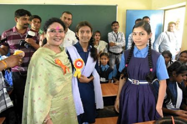 व्यक्ति के सर्वांगीण विकास के लिए शिक्षा अत्यंत आवश्यक : कलेक्टर मिश्रा
