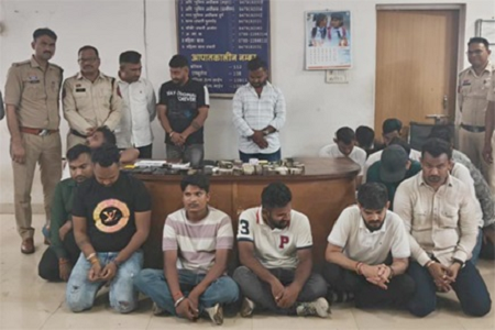10.82 लाख नगदी सहित 20 मोबाइल के साथ 18 जुआरी गिरफ्तार
