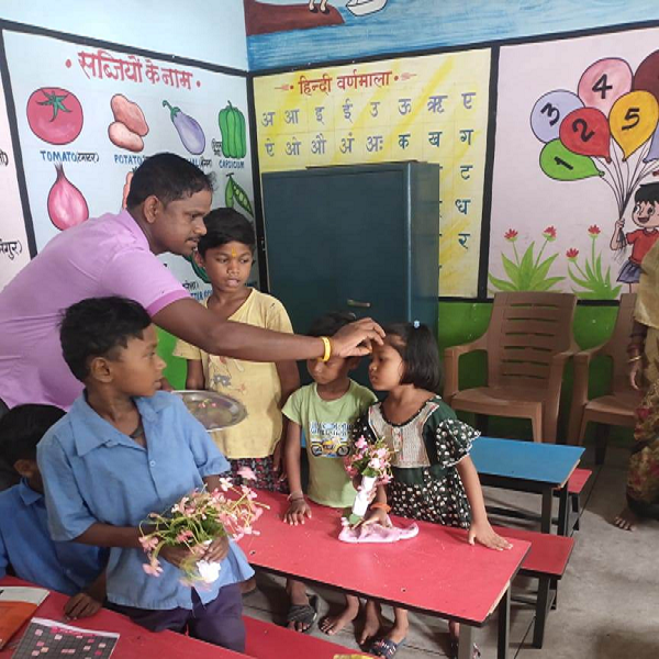 जून से खुले स्कूलों के पट, पहले दिन पहुंचे बच्चों का हुआ स्वागत