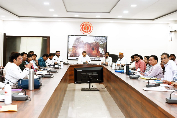  कलेक्टर श्री वर्मा ने कहा- &ldquo;मानव और पर्यावरण सुरक्षा की नींव बनेगा यह अभियान&ldquo;