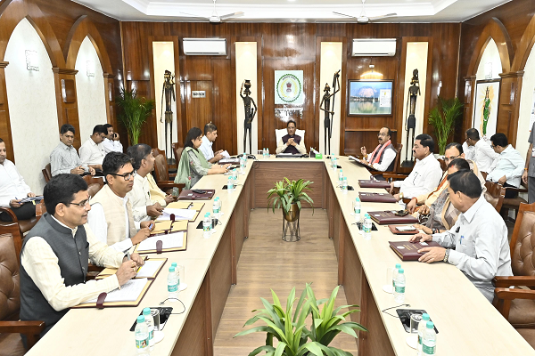 मुख्यमंत्री श्री विष्णु देव साय की अध्यक्षता में मंत्रिपरिषद की बैठक आज मुख्यमंत्री निवास कार्यालय सिविल लाइन में आयोजित है
