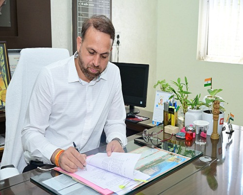 कलेक्टर ने जिलेवासियों से बारिश के मौसम में पौधे लगाने की अपील की